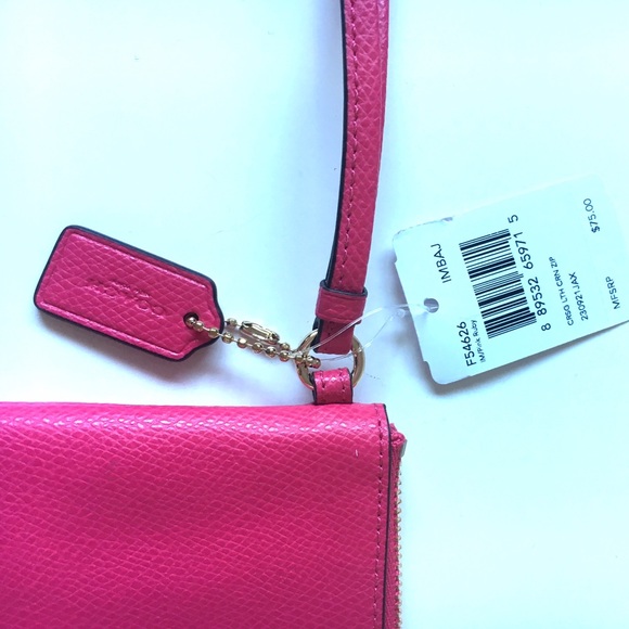 ✨ Coach Pink Pebble Leather Wristlet - Picture 2 of 5