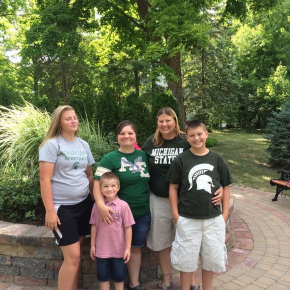 Meet your Posher, Mandi - Picture 1 of 1