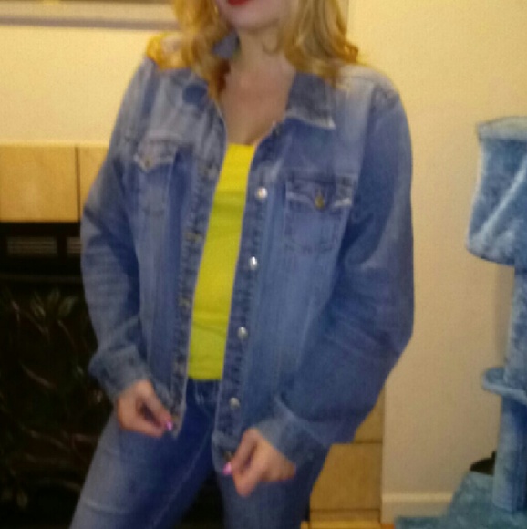 Women's Denim Wash Jean Jacket