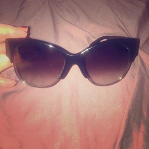 Prada - SPR 11R Black / Grey Chic Sunglasses