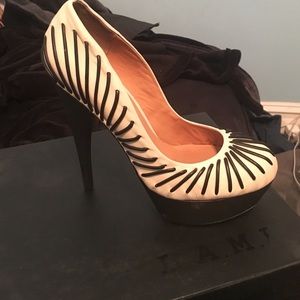 L.A.M.B by Gwen Stefanie Heel