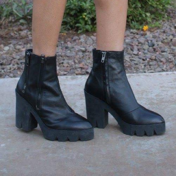 ✨SOLD✨ Ash Boots - Picture 3 of 3