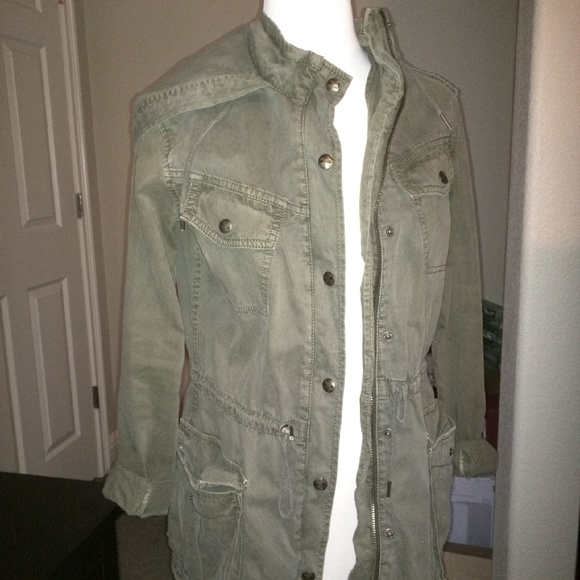 Aritzia Talula army green cargo jacket with hood