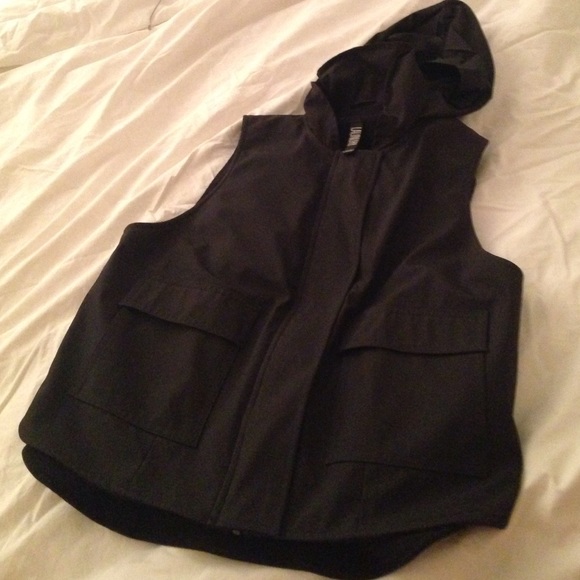 Laundry by Shelli Segal hood optional vest jacket. - Picture 4 of 4