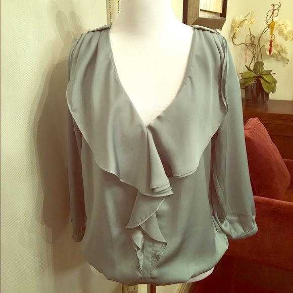 Ruffle detailed top
