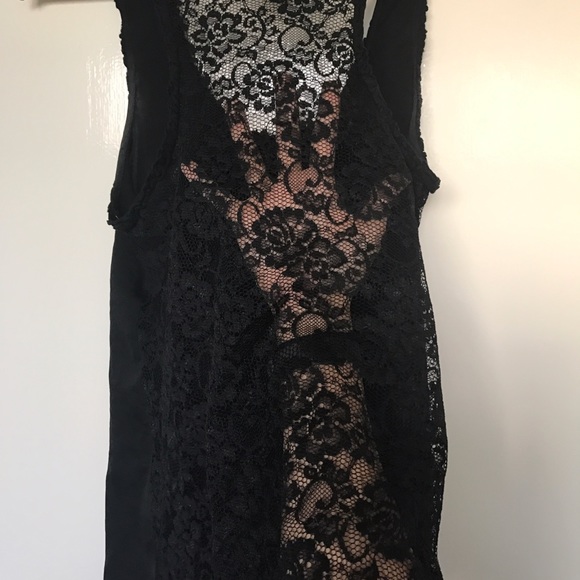 🔴 SOLD! Black Lace Tank w/ Ruffles - Picture 3 of 4