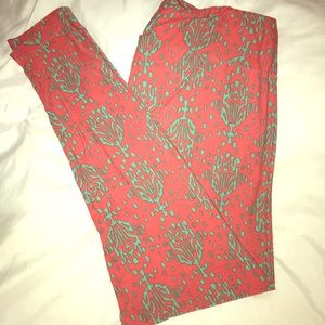 LuLaRoe Tall & Curvy Leggings