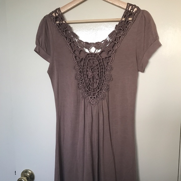 đź”´ SOLD! Taupe Blouse with Lace Back Detail - Picture 2 of 4