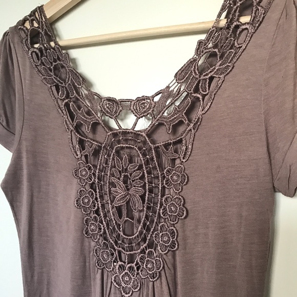 đź”´ SOLD! Taupe Blouse with Lace Back Detail - Picture 3 of 4
