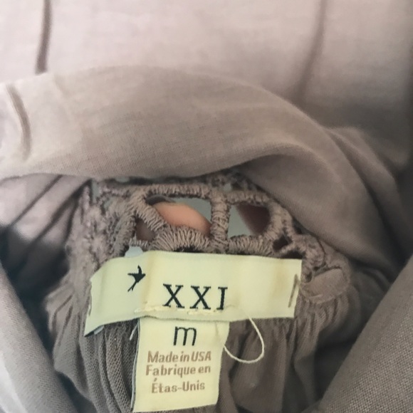 đź”´ SOLD! Taupe Blouse with Lace Back Detail - Picture 4 of 4