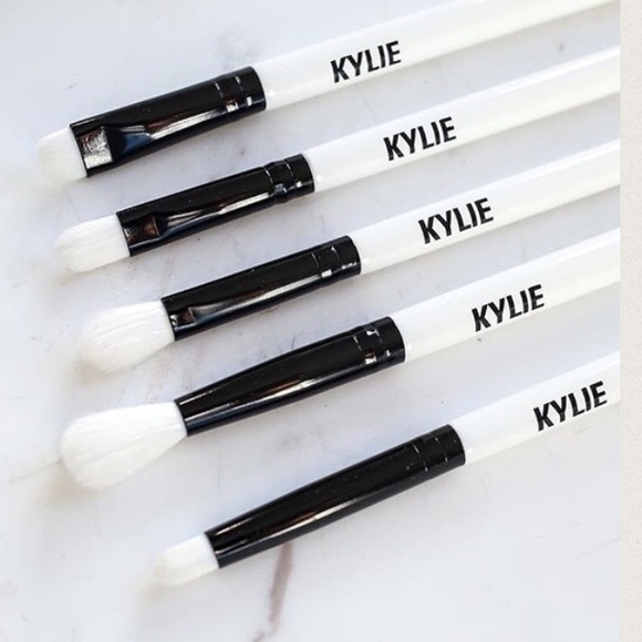 Kylie Cosmetics Other - Kylie 5 piece Brush Set