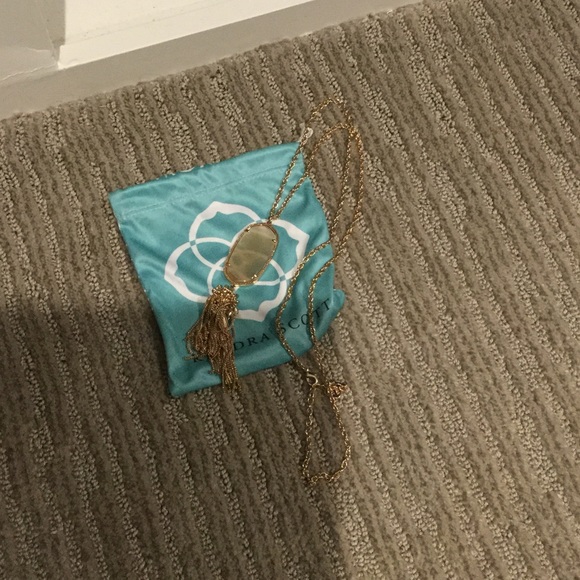 Kendra Scott Rose Gold necklace