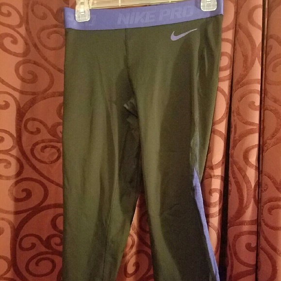 Nike pro workout capris