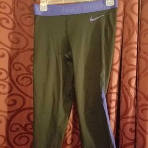 Nike pro workout capris