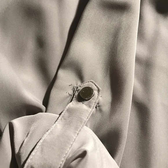 NWT Beautiful gray blouse with no collar - Picture 2 of 4