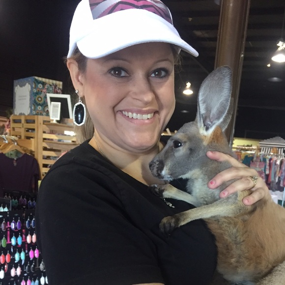 Meet your Posher, Debbie