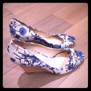 Authentic Gucci floral blue/white peep toe wedges