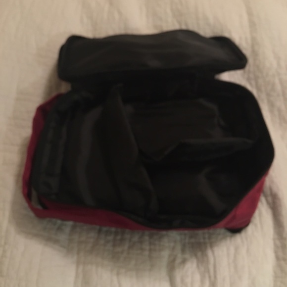 Portable charging case for multiple devices - Picture 2 of 4