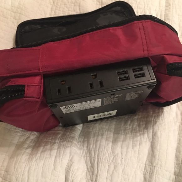 Portable charging case for multiple devices - Picture 3 of 4