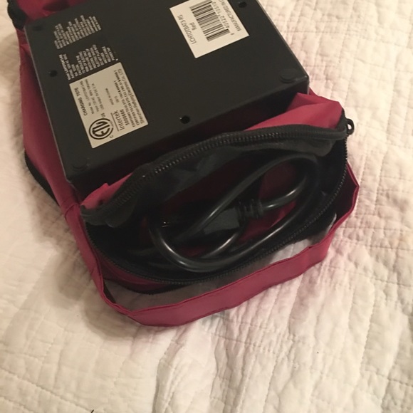 Portable charging case for multiple devices - Picture 4 of 4