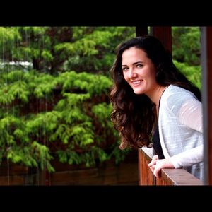 Meet your Posher, Elizabeth