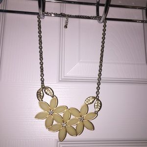 Light yellow flower necklace