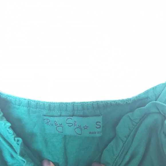 đźš« SOLD! đźš« Green Tank Top Ruffled Sweetheart Neck - Picture 3 of 3