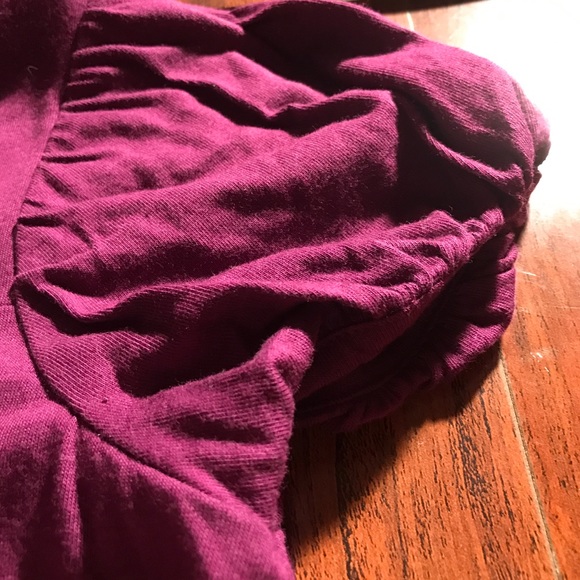 A beautiful plum blouse that will go with anything - Picture 2 of 4