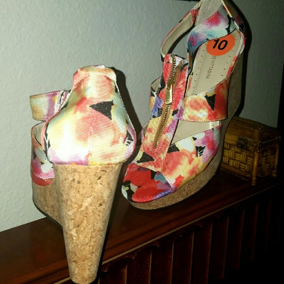 Adrienne vittadini floral wedges - Picture 3 of 3