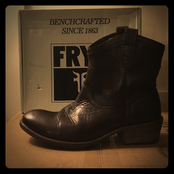 Frye Carson Shortie Dark Brown Ankle Boots