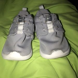 SIZE 7C Nike Roshe One gray. EXCELLENT CONDITION.