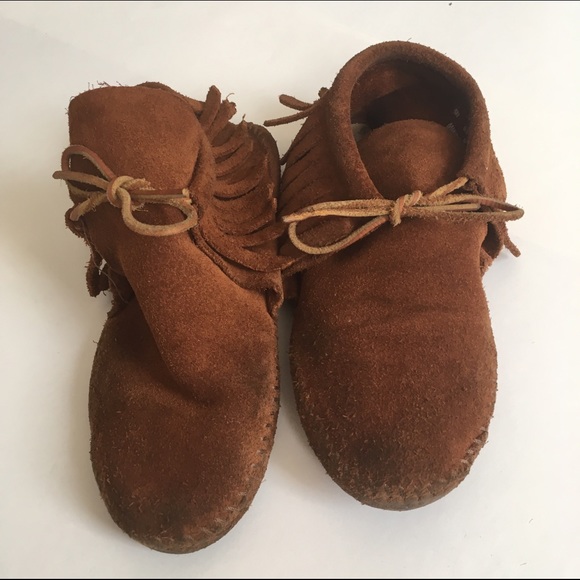 SOLD Minnetonka Classic Fringe Boot, softsole