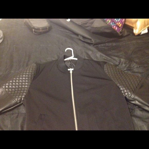 Leather jacket - Picture 2 of 4