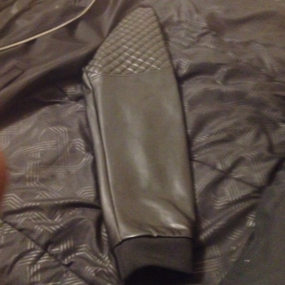 Leather jacket - Picture 3 of 4