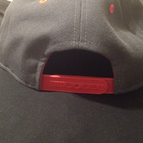Snap back hat