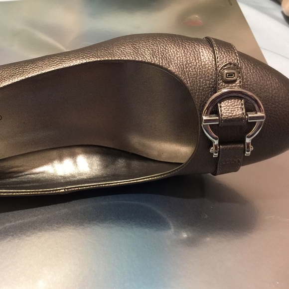 Silver Bandolino Wedge Heals - Picture 2 of 4