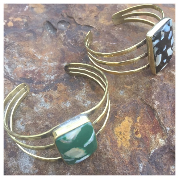 🦀Host Pick🦀 Brass Cuff Bracelet w/ Stone - Picture 3 of 4