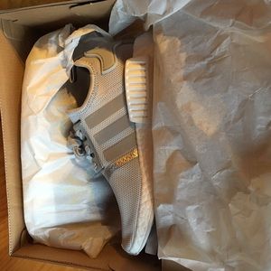 Adidas NMD_R1 matte silver NIB
