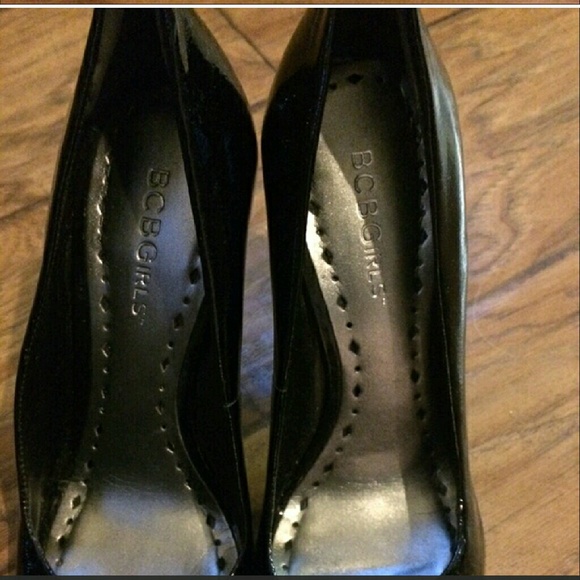 BCBG black patent heels 5 1/2 - Picture 1 of 2