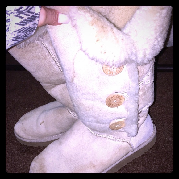 CREAM UGG BOOTS