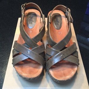 Pair of Bussola moss Formentera wedges.EU38.