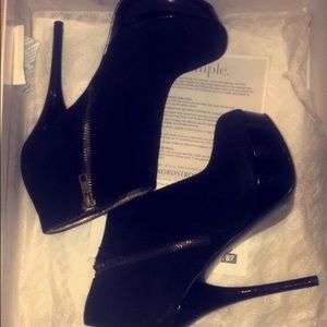 Steve Madden Black Suede Chelseey Bootie