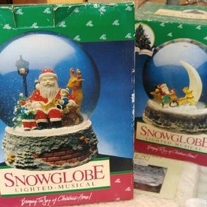 2 musical christmas snowglobes