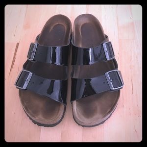 ⭐️AUTHENTIC BIRKENSTOCKS⭐️ black patent leather 🌹