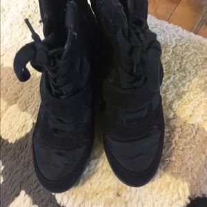 Black wedge sneakers