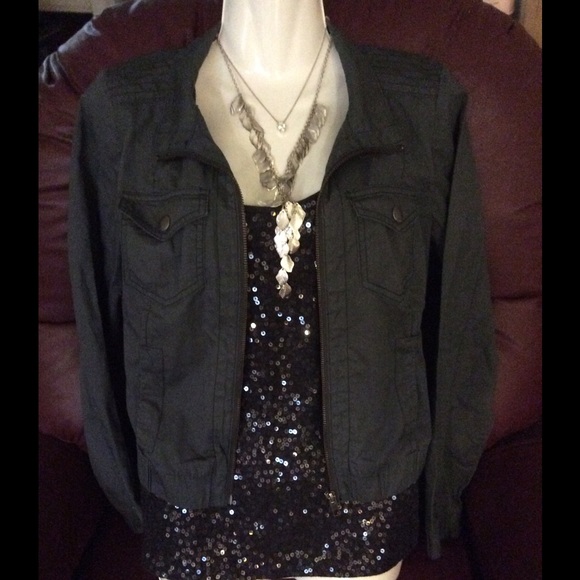 Like New Lightweight Green Jacket - Picture 3 of 4