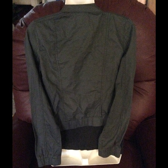 Like New Lightweight Green Jacket - Picture 4 of 4