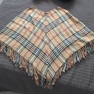 Poncho Burberry print