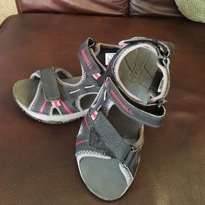 Boys Size 1 Merrell Sandals