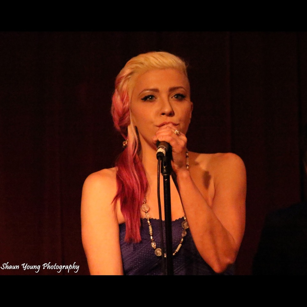 Meet the Posher, Reneé - Picture 2 of 3
